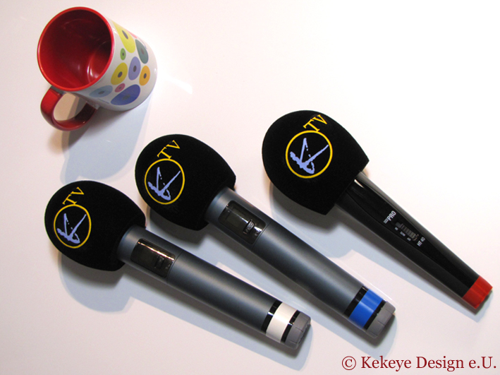 The Kekeye Night Show Mikrofone und die Dots Tasse © Kekeye Design e.U.